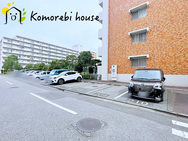 車をお持ちの方に嬉しい駐車場付きの物件です