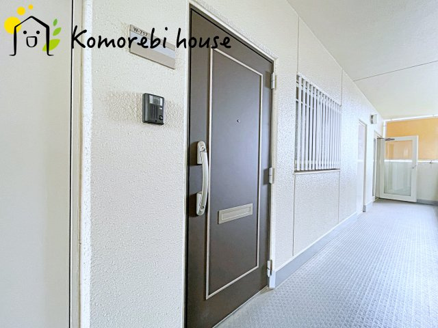 落ち着いた玄関です