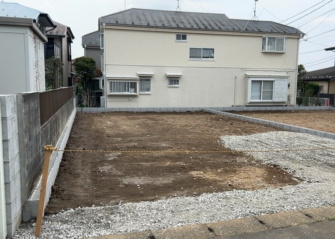 木造住宅とは土台、壁、柱など建築物の強度を支える構造体の材に木が使用されている構造を指します。構造体は建物の自重を支えるだけではなく風圧や水圧、積裁荷重などあらゆる衝撃に耐えるための基礎です。
