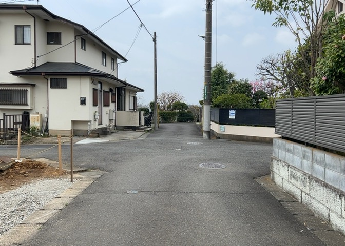 眺望を気にして物件を探す場合、前面に建物が建っていないか現地で確認しましょう！前面に建物があると景色はもちろん、日当たりや風通しにも影響が出てきます。住んだ時のことを想像しながら現地見学をしましょう。