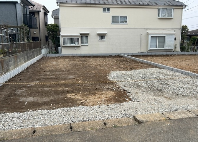 庭があることでガーデニングや家庭菜園はもちろん、こどもの遊び場やペットを放して遊ぶことができます。また、家の周囲に余裕があるということです。隣地との間があれば、十分な日当たりと、風通しが確保できます。