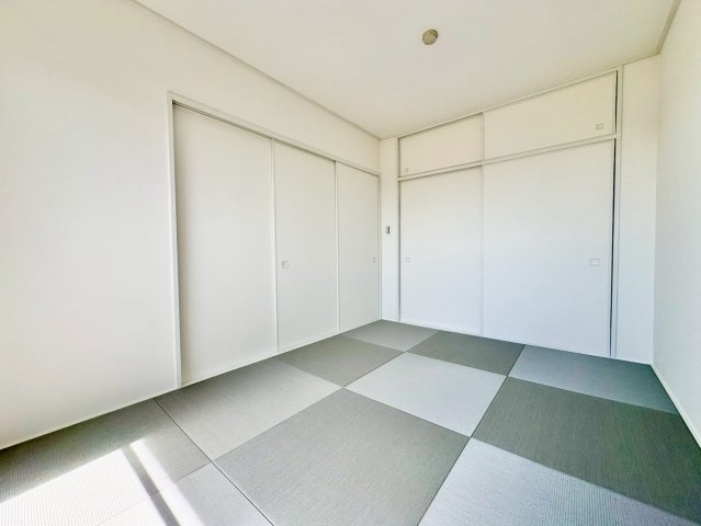 和室6帖　リビングの隣に和室がありお昼寝等ゆっくり過ごせます。