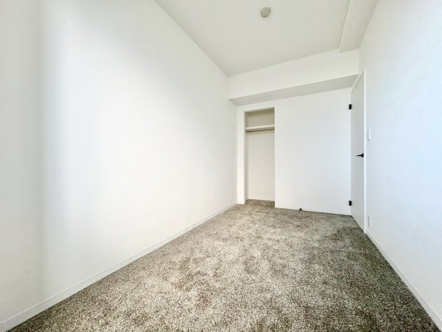 洋室　5.4帖　全居室収納で収納豊富です。
