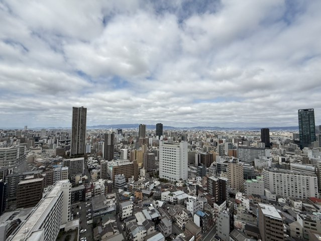 きらびやかな都会だけでなく、川や山なみまで見渡すことができる眺望です！