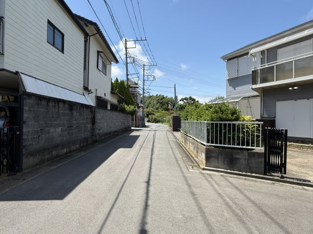 小学校まで徒歩5分、中学校まで徒歩10分なのでお子様のいるご家族も安心の住環境です！