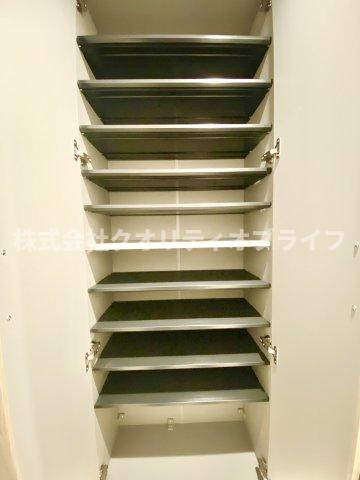 シューズクロークも充分な広さ