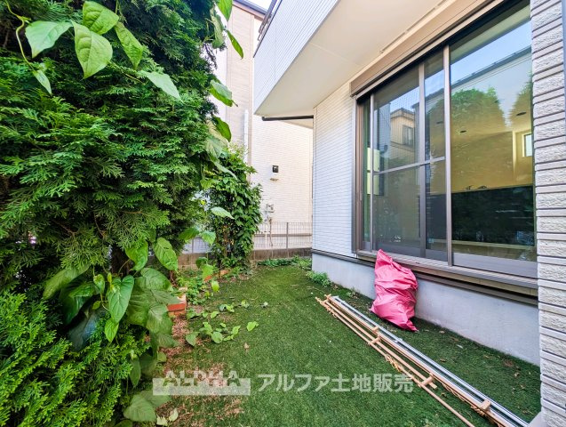 【garden】◆庭◆日当たりの良い庭スペースは、ガーデニングや家庭菜園、くつろぎの時間にも活躍。季節の移ろいを身近に感じながら、家族それぞれの楽しみ方が広がる空間です。