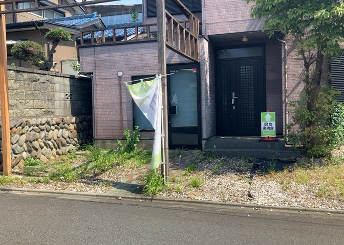 隣家の土地はどうなっているのか、生活利便施設が近くにあるのか、学校まで近いかなど、お客様のライフスタイルにあわせたイメージが重要です。また、近くにあると困る施設が近くにないかも確認するといいでしょう。