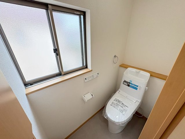 清潔感とうれしい機能性を兼ね備えた、使いやすいシャワートイレ