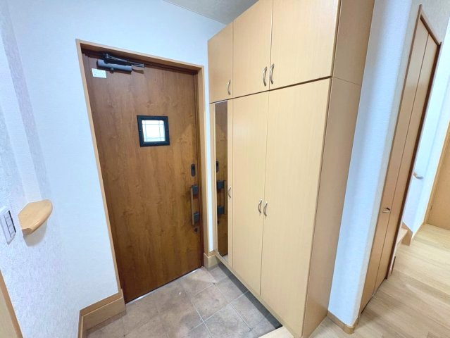 玄関は収納スペースもしっかり確保　いつもきれいな玄関を保つことができます