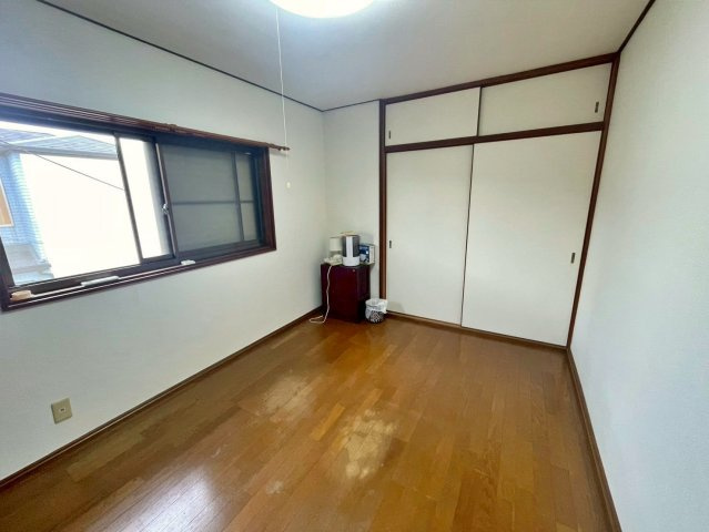 全居室お掃除のしやすい洋室です！　3階洋室は全室約6帖とゆったりした広さがあります！