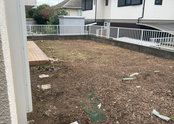62.20坪の広大な敷地を活かした南庭があり、ガーデニングや家庭菜園などを自由に楽しめます。南向きで陽当たりが非常に良好なため、子どもたちの遊び場やペットの運動スペースとしても活用しやすいお庭です。