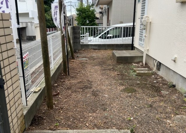 ライフラインには公営水道、公共下水、都市ガスが完備されており、毎日の生活を支えるインフラが整っています。2026年7月完了予定の内外装全室リフォームとあわせて、快適にお住まいいただける環境です。