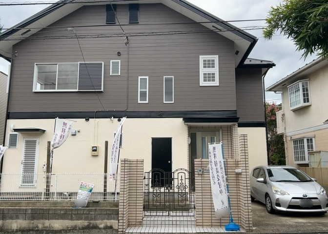 防犯性に配慮されたTVモニタ付きインターホンが設置されており、室内から訪問者の顔を確認できます。小さなお子様のお留守番や女性の単身在宅時でも安心です。防犯面が考慮された安全な住まいを実現しています。
