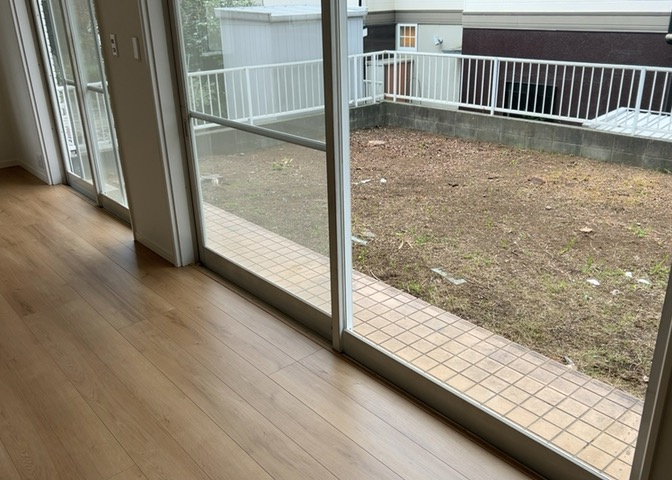 1階には落ち着いた雰囲気の6.0帖和室が配置されています。2026年7月完了予定のリフォームで内装が綺麗に整えられます。客間としてはもちろん、お子様のお昼寝スペースや書斎としても重宝する一室です。