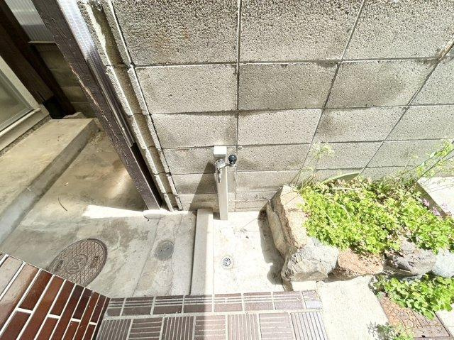 外に水栓ございます。植物の水やりなど何かと便利！