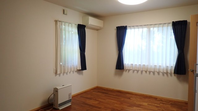 ？木目調フローリングと落ち着いた室内空間です