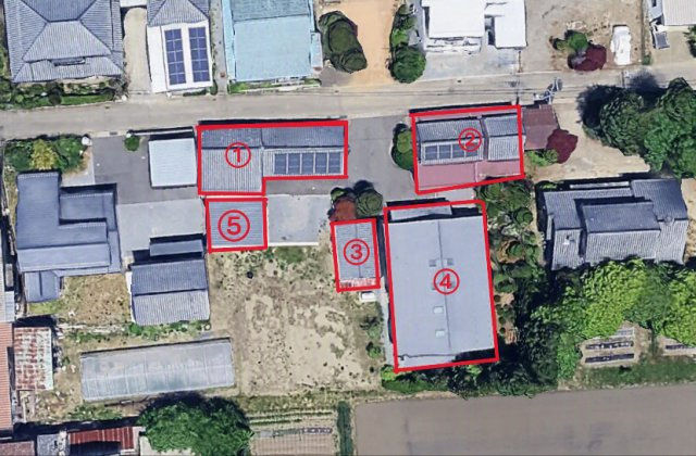 敷地内に5つの建物がございます