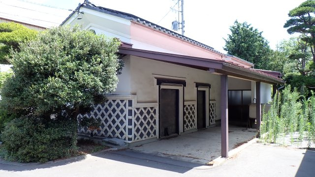 ？南側からみた蔵です