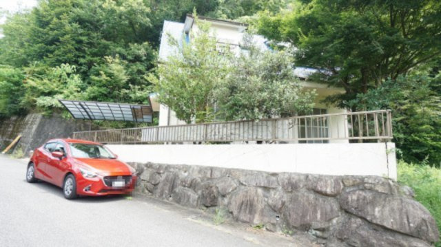 ◎クロスリフォーム済み3ＬＤＫ戸建て　開放感あり陽当り眺めも良好　広い50坪超敷地、ドッグラン、ガーデニング、家庭菜園などに活用可能　物置、洗濯物干しスペースつき　太陽熱温水＋灯油のハイブリッド給湯