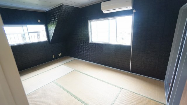◎2Ｆの7.5帖洋風和室　ハイデザインクロス採用　エアコンつき