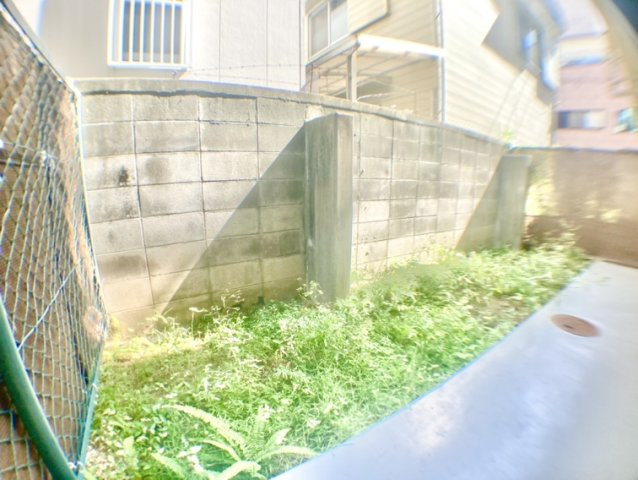 専用庭です！家庭菜園やガーデニングはいかがでしょうか。　ご購入者様の自由に園芸を楽しめますよ！！