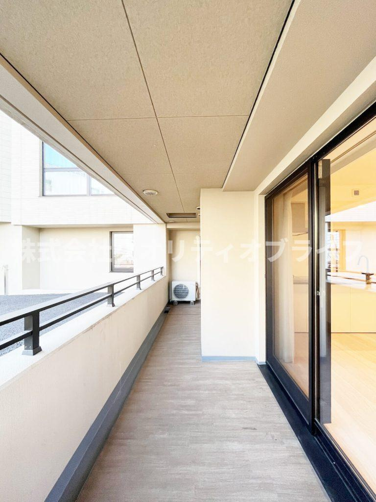 心地よい爽やかな風がお部屋の奥まで通り抜けるバルコニー。