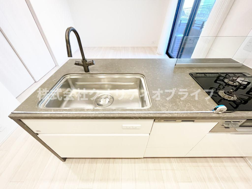 調理や片付けをしている時間も閉塞感がなく、お部屋の明るい光や広がりを感じながら心地よく過ごせる、ゆとりある設計が魅力です。