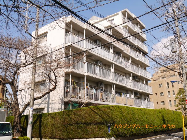 穏やかな風と陽光を導き、プライバシーに配慮された設計プランを採用し、居住性を一段と心地よいものにしています。