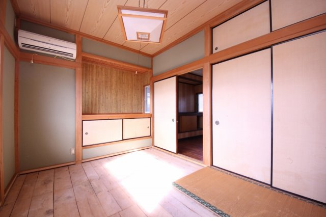 〇2F和室〇　板の間は2帖ほどの広さがあるのでベッドスペースにも。
