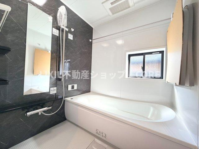 一日の疲れを癒す浴室は広々1坪以上！雨の日のお洗濯にも大活躍な浴室乾燥機付！