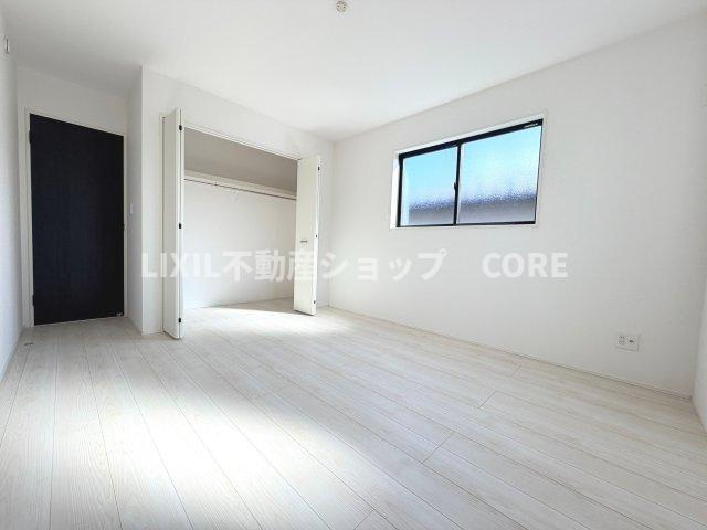 1日の疲れを癒し、心地よく寛げるようゆったりとした広さを確保しています。