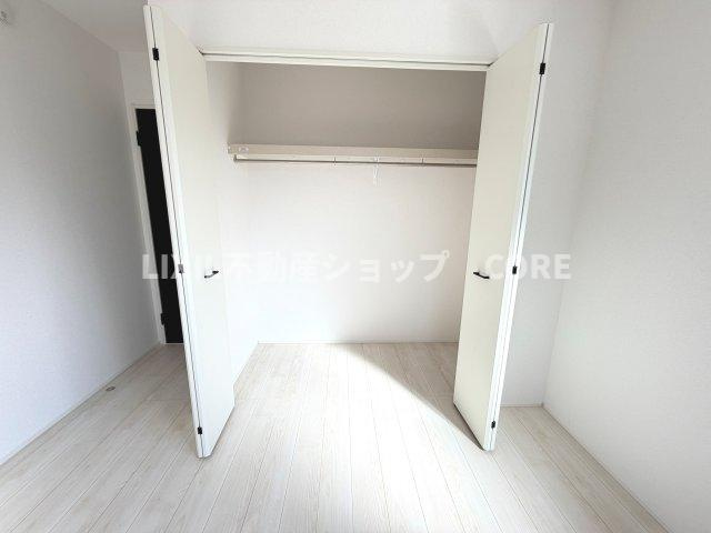 各居室にはたっぷり収納ができるクローゼットを完備。お部屋の空間を有効的に活用可能！