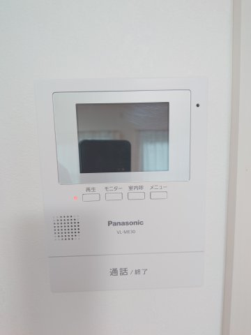 TVモニターがあることで、直接ドアを開ける手間やリスクを避け、安心して生活できます。