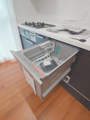 食洗機は高温で高濃度の強力洗剤による高圧洗浄ができるため、手洗いよりも短時間で高い除菌効果が期待できます。
