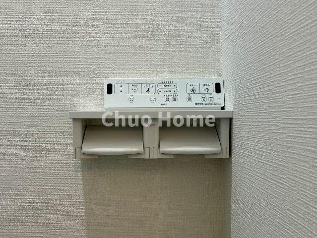 【ウォシュレット】清潔に使いたいお手洗いには最適な設備です。もちろんウォームレットも標準装備です。