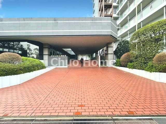 【エントランス】マンションのエントランスは、その物件の印象を決める、顔とも言える場所です。毎日通る場所ですからきれいなのが一番です。