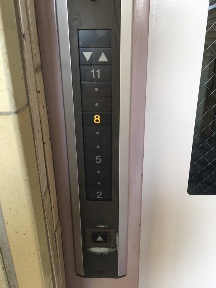 エレベーター内
