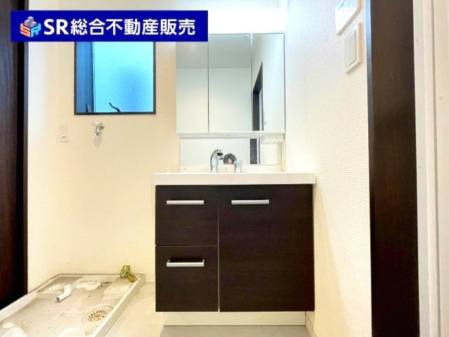 洗面化粧台で朝の身支度に便利です！