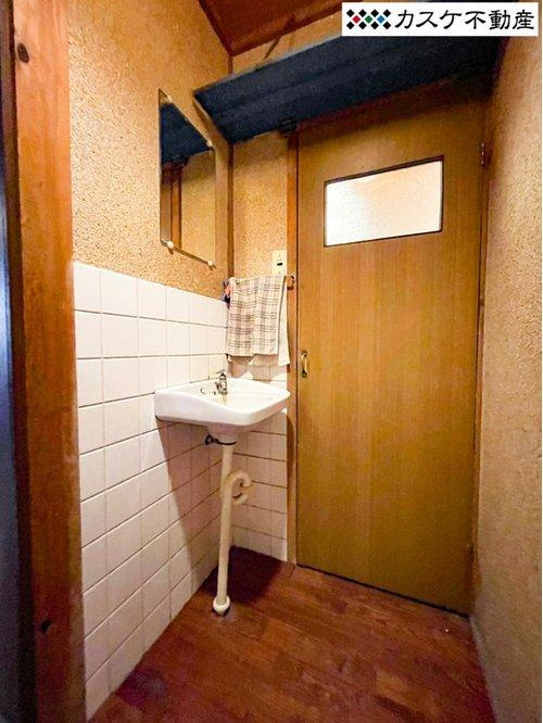 トイレ前の手洗い器