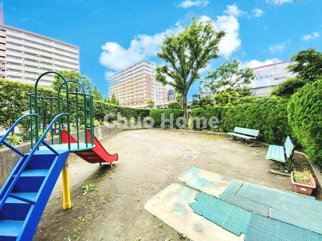 敷地内には緑が多く住環境良好です