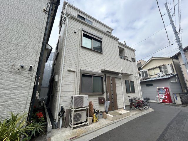 採光性がありモダンな外観が目を引く一邸！