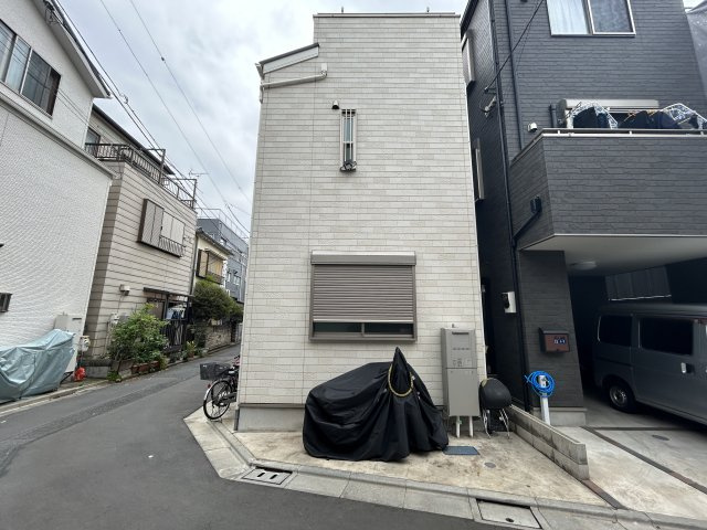 採光性がありモダンな外観が目を引く一邸！