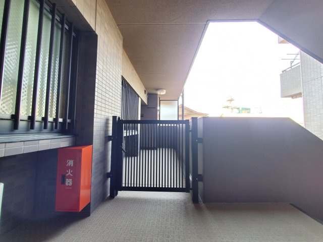 広い玄関ポーチ
