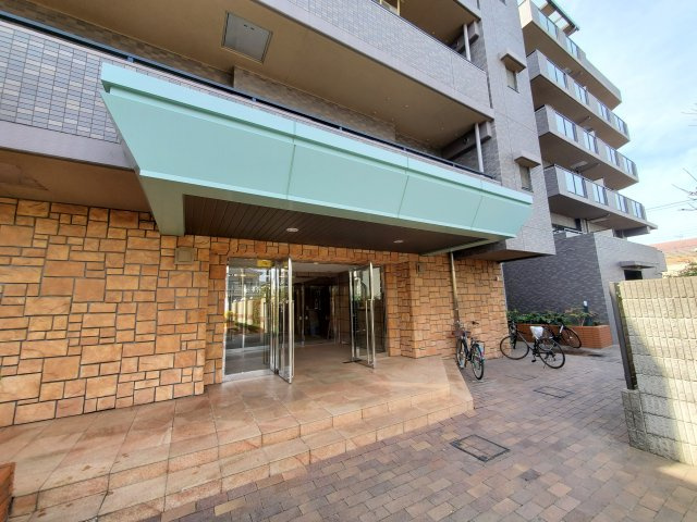 毎日通るエントランスはこのようになっています