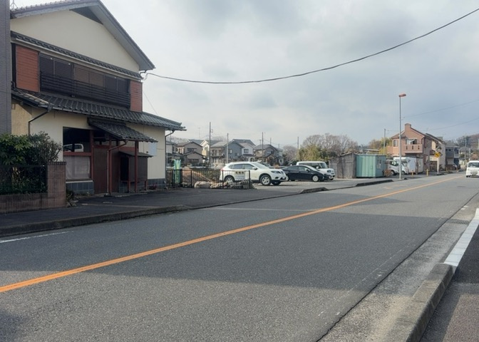 物件の詳細については、現地を見てわかること以外に、役所や法務局などで調べないとわからないことがあります。そのため、現地に行く場合は、もしこの物件を買ったらどのような生活ができるかをイメージしましょう。