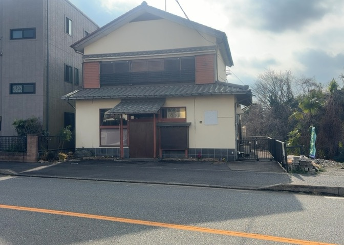 隣家の土地はどうなっているのか、生活利便施設が近くにあるのか、学校まで近いかなど、お客様のライフスタイルにあわせたイメージが重要です。また、近くにあると困る施設が近くにないかも確認するといいでしょう。