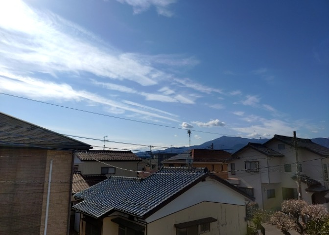 眺望を気にして物件を探す場合、前面に建物が建っていないか現地で確認しましょう！前面に建物があると景色はもちろん、日当たりや風通しにも影響が出てきます。住んだ時のことを想像しながら現地見学をしましょう。