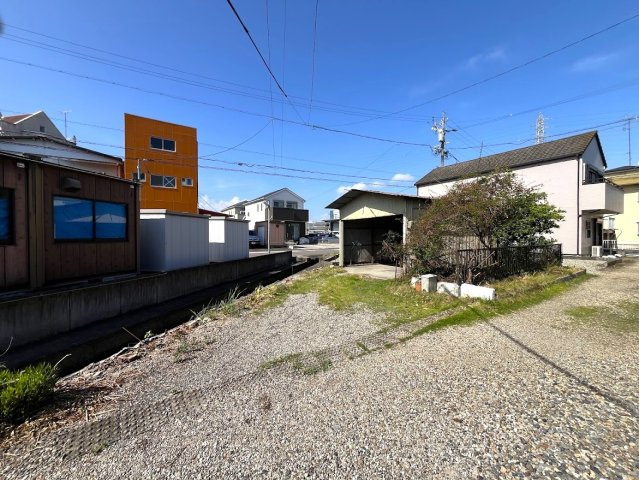 77．75？の売土地です。駐車場用地としてご利用ください。