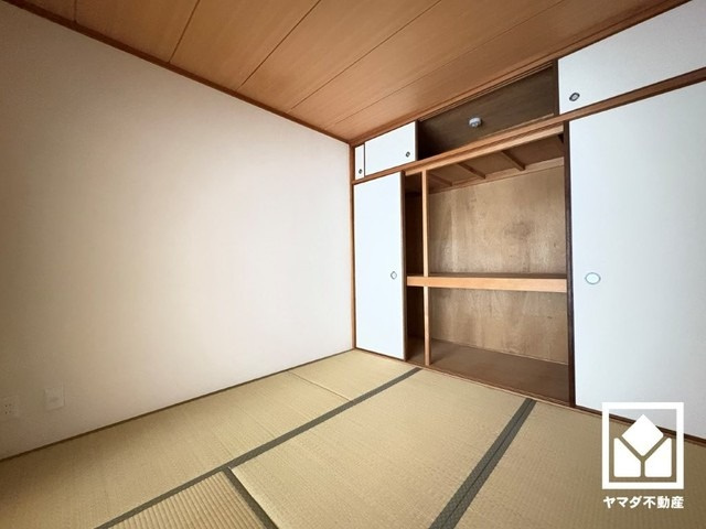 約4.5帖の和室です。押入にはお客様用の座布団や寝具も収納可能です。